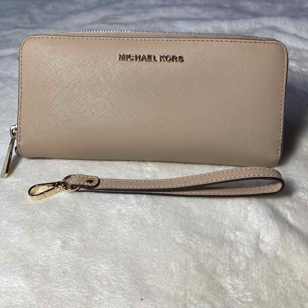 Michael Kors(マイケルコース)のMICHAEL KORS 長財布　ストラップ付き レディースのファッション小物(財布)の商品写真