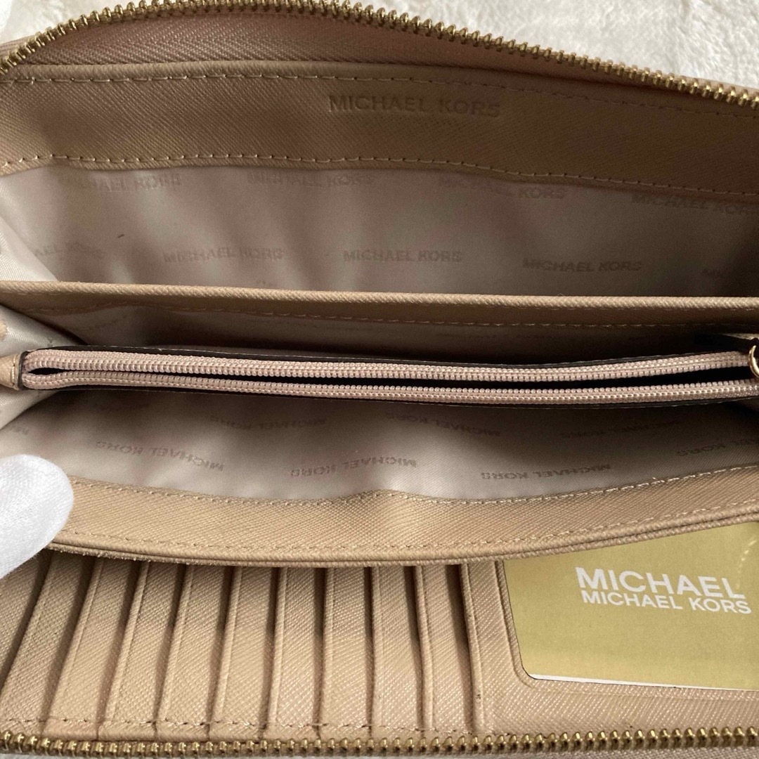 Michael Kors(マイケルコース)のMICHAEL KORS 長財布　ストラップ付き レディースのファッション小物(財布)の商品写真