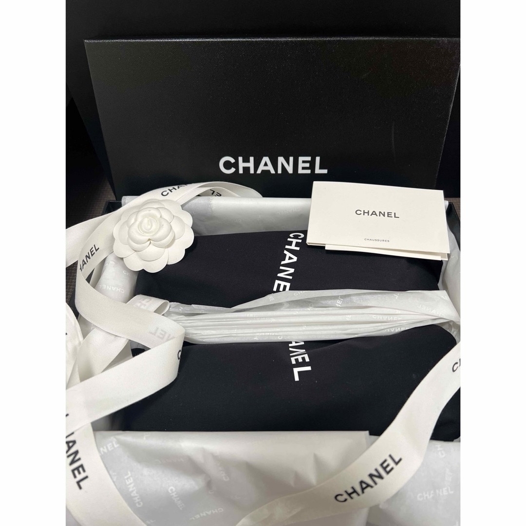 CHANEL(シャネル)の新品 CHANEL 24P 靴 フラット バレエシューズ パンプス カメリア レディースの靴/シューズ(バレエシューズ)の商品写真