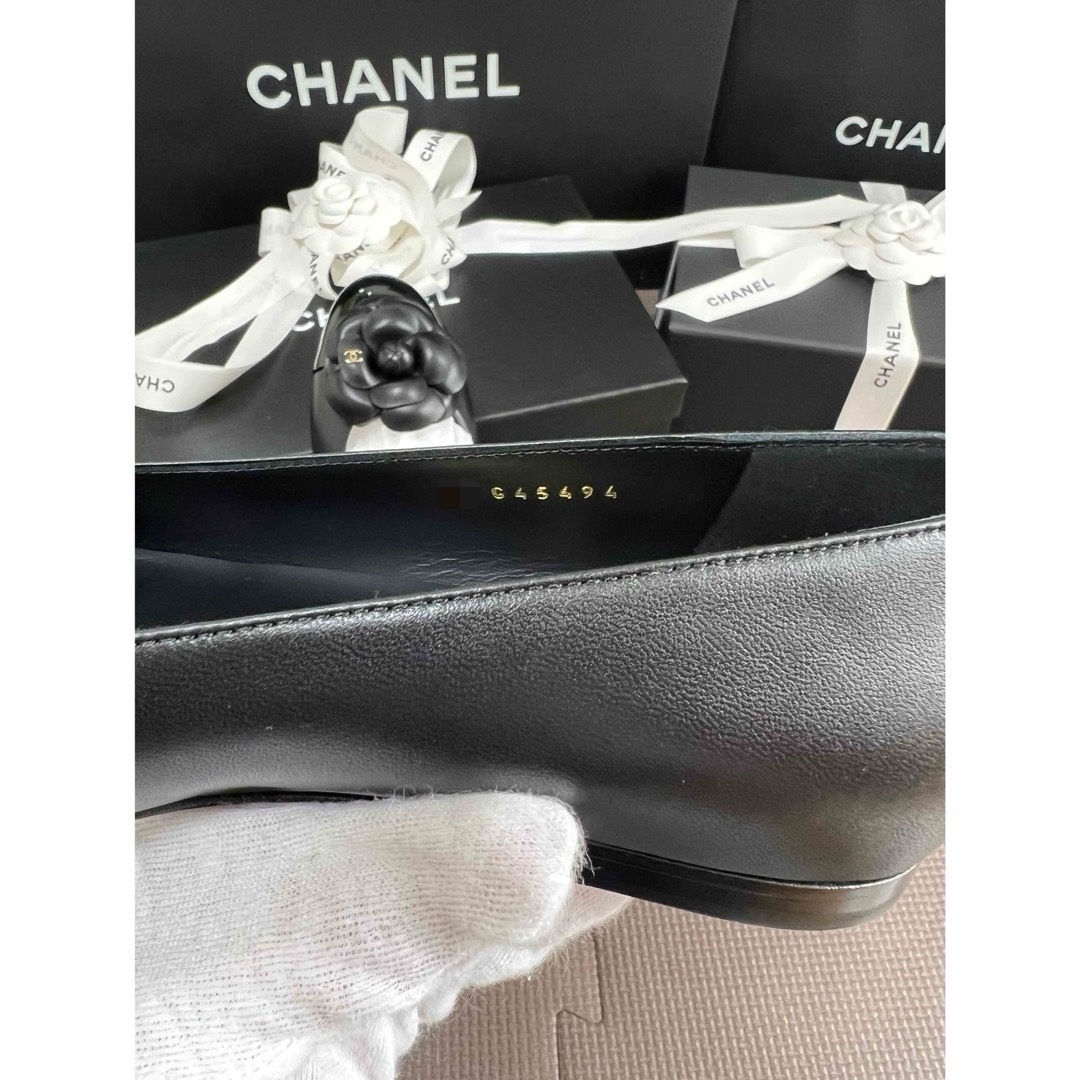 CHANEL(シャネル)の新品 CHANEL 24P 靴 フラット バレエシューズ パンプス カメリア レディースの靴/シューズ(バレエシューズ)の商品写真