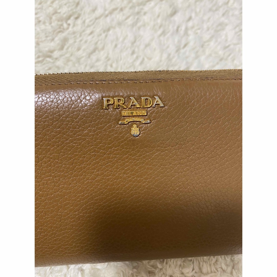 PRADA(プラダ)のラウンドファスナー 長財布 PRADA プラダ 財布 レザー ベージュ レディースのファッション小物(財布)の商品写真