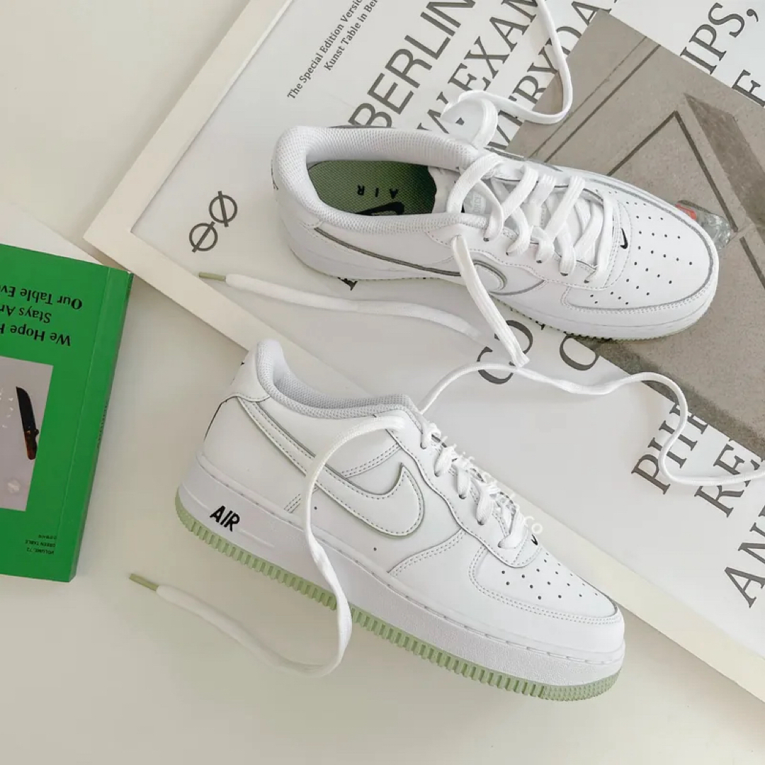 NIKE(ナイキ)の23【新品】NIKE AIR FORCE 1 GSエアフォース1ハニーデュー レディースの靴/シューズ(スニーカー)の商品写真