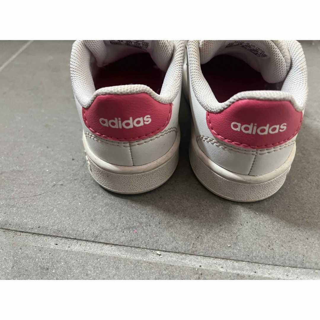 adidas(アディダス)のadidas ベビーシューズ キッズ/ベビー/マタニティのベビー靴/シューズ(~14cm)(スニーカー)の商品写真