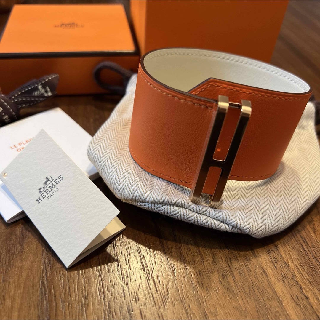 Hermes(エルメス)の新品　エルメス　ブレスレット　エラン　HERMES レザー　オレンジ　ホワイト レディースのアクセサリー(ブレスレット/バングル)の商品写真