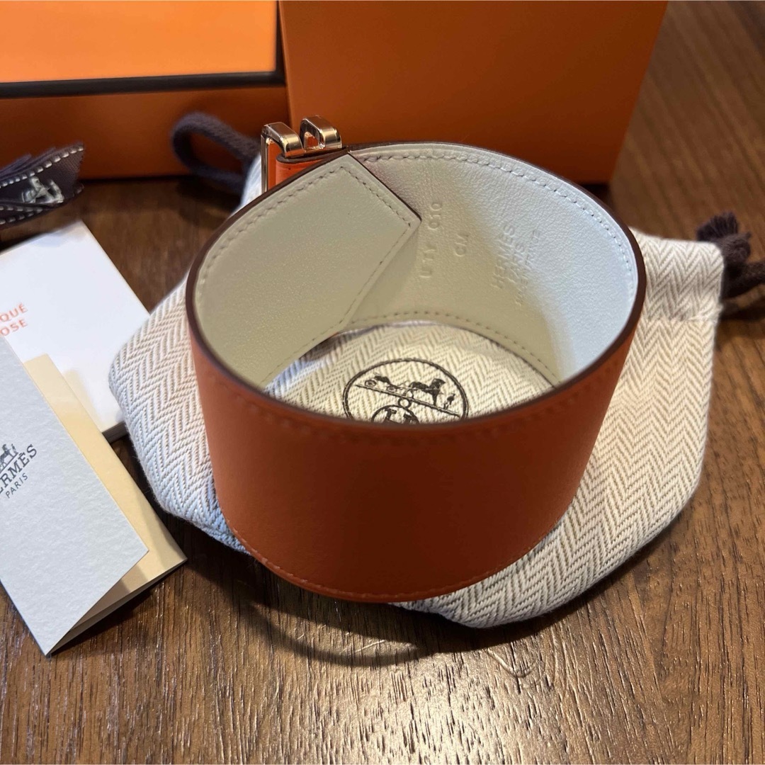 Hermes(エルメス)の新品　エルメス　ブレスレット　エラン　HERMES レザー　オレンジ　ホワイト レディースのアクセサリー(ブレスレット/バングル)の商品写真