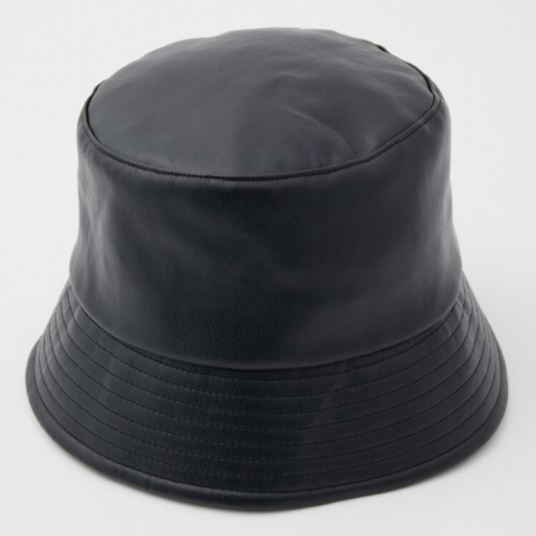 AZUL by moussy(アズールバイマウジー)のFAUX LEATHER BUCKET HAT/フェイクレザーバケットハット レディースの帽子(ハット)の商品写真