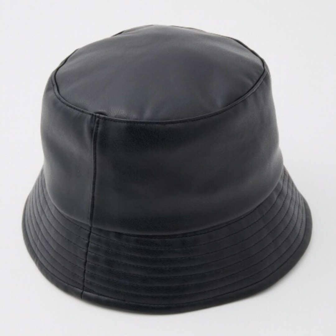 AZUL by moussy(アズールバイマウジー)のFAUX LEATHER BUCKET HAT/フェイクレザーバケットハット レディースの帽子(ハット)の商品写真