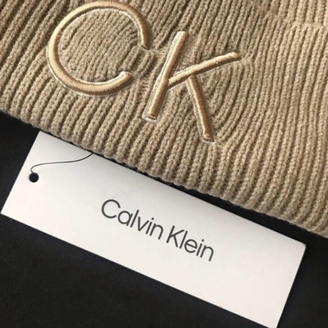 Calvin Klein(カルバンクライン)のレア【新品】カルバンクライン USA ニット帽 ベージュ 帽子 メンズの帽子(ニット帽/ビーニー)の商品写真