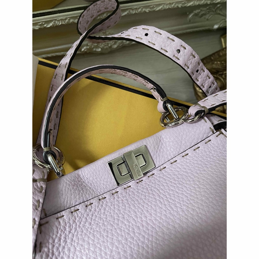 FENDI(フェンディ)のFENDI フェンディ セレリア ピーカブー スモール ミニ ライラック レディースのバッグ(ハンドバッグ)の商品写真