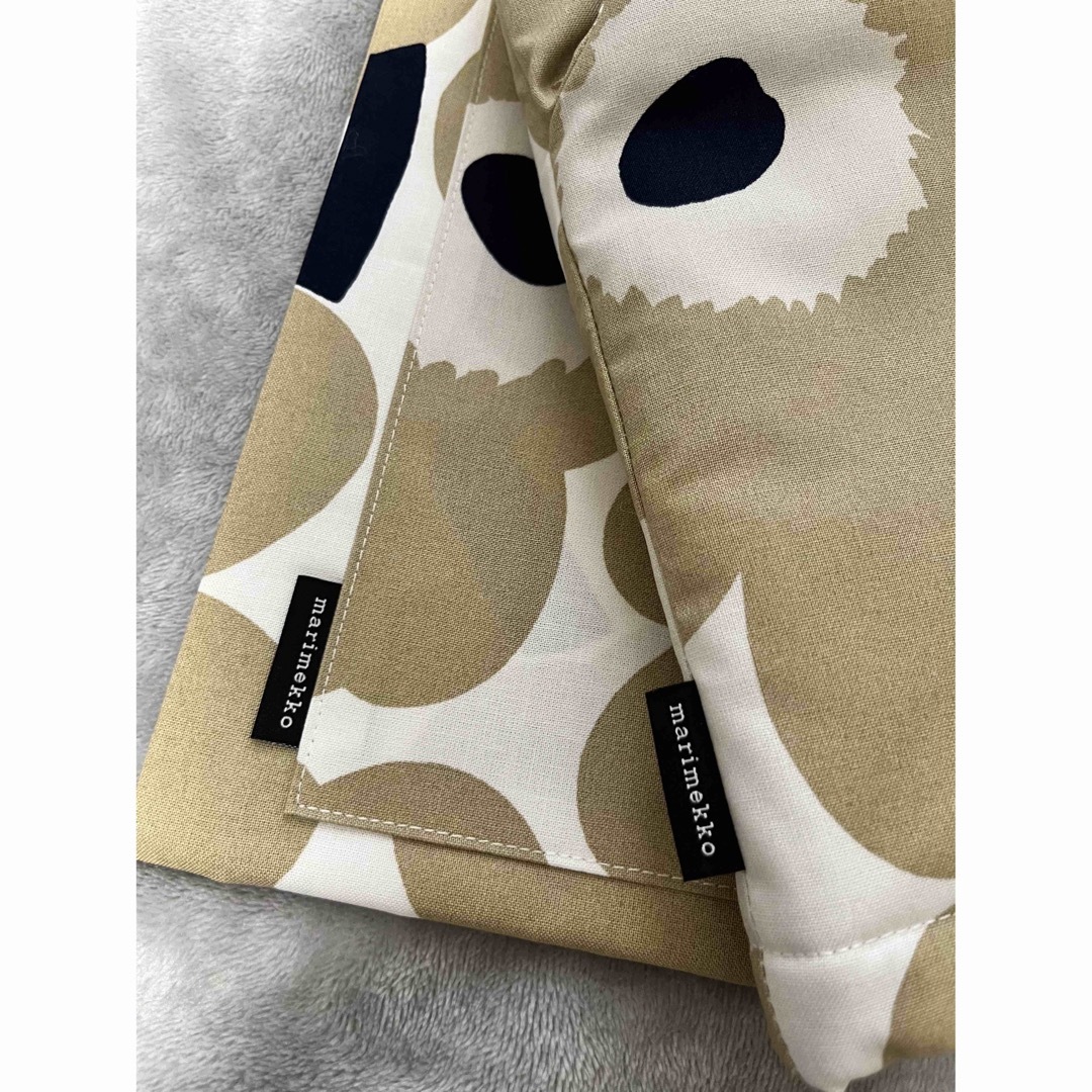 marimekko(マリメッコ)の新品！marimekko★Pieni Unikko エプロン&ミトンセット インテリア/住まい/日用品のキッチン/食器(収納/キッチン雑貨)の商品写真