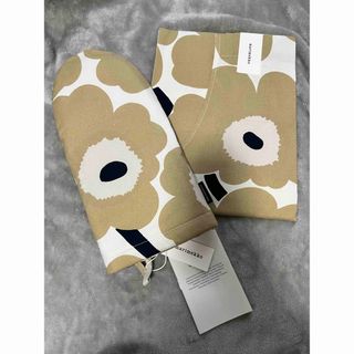 マリメッコ(marimekko)の新品！marimekko★Pieni Unikko エプロン&ミトンセット(収納/キッチン雑貨)