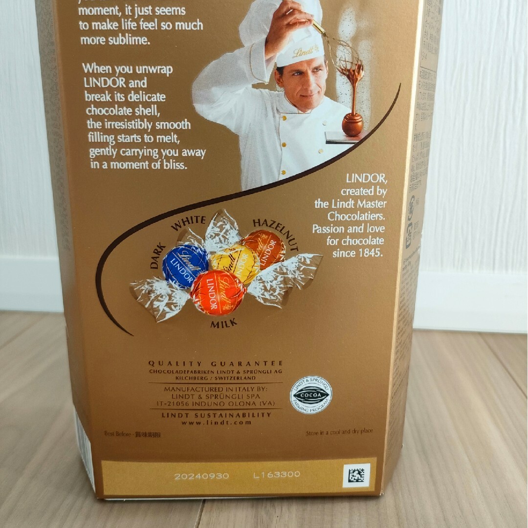 Lindt(リンツ)のリンツリンドールチョコレート ゴールド ミルク 30個 食品/飲料/酒の食品(菓子/デザート)の商品写真