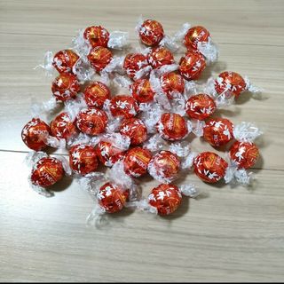 リンツ(Lindt)のリンツリンドールチョコレート ゴールド ミルク 30個(菓子/デザート)