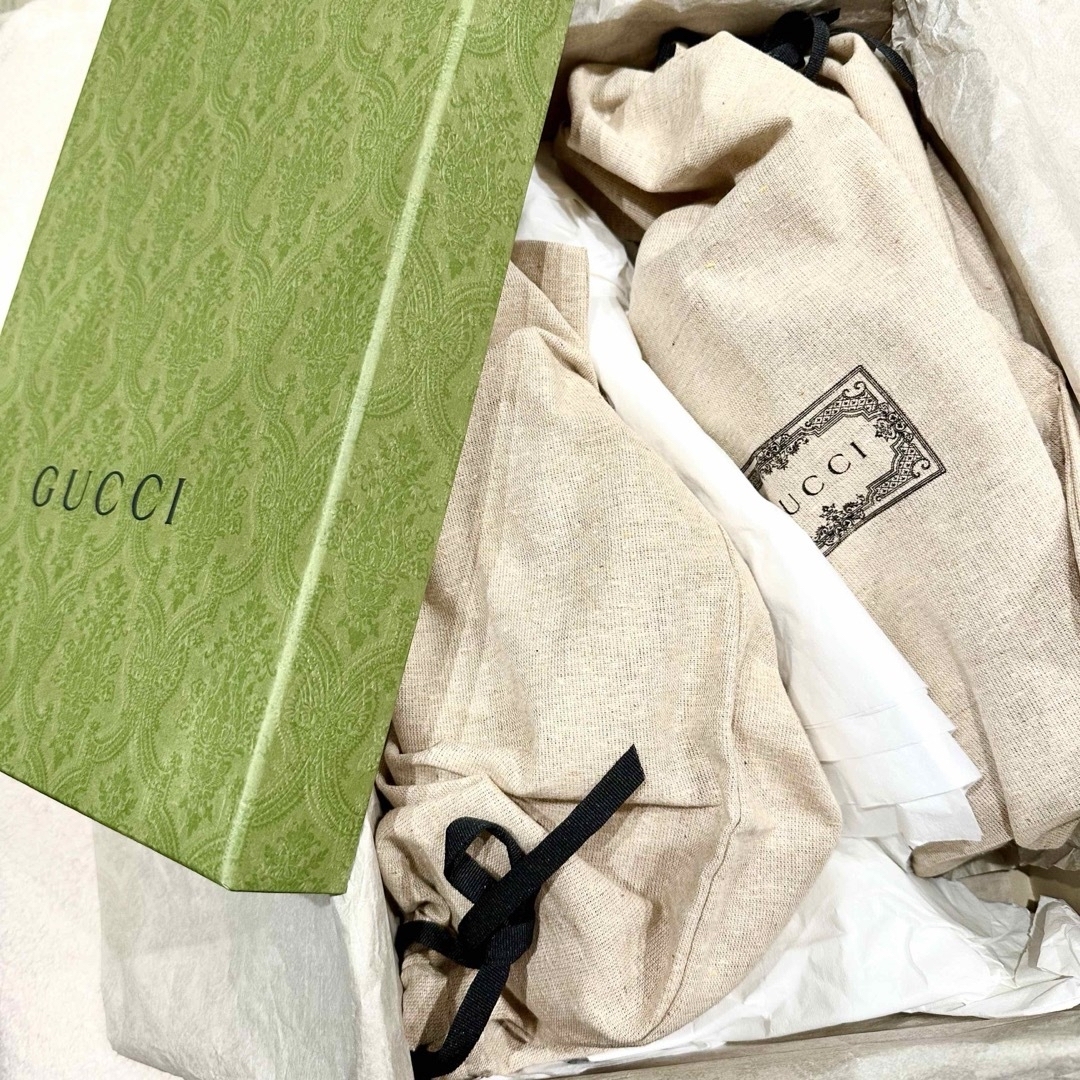 Gucci(グッチ)の新品☆グッチ スニーカー 27cm 8 Gucci ホワイト 白 レッド 赤 メンズの靴/シューズ(スニーカー)の商品写真