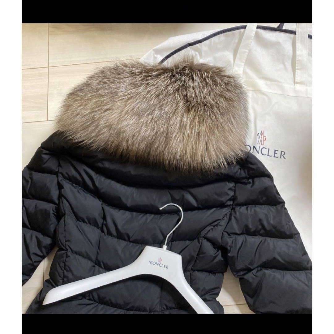 MONCLER ロング MELINA リアルファーハンガー ガーメントケース MONCLER ロング MELINA リアルファーハンガー ガーメントケース