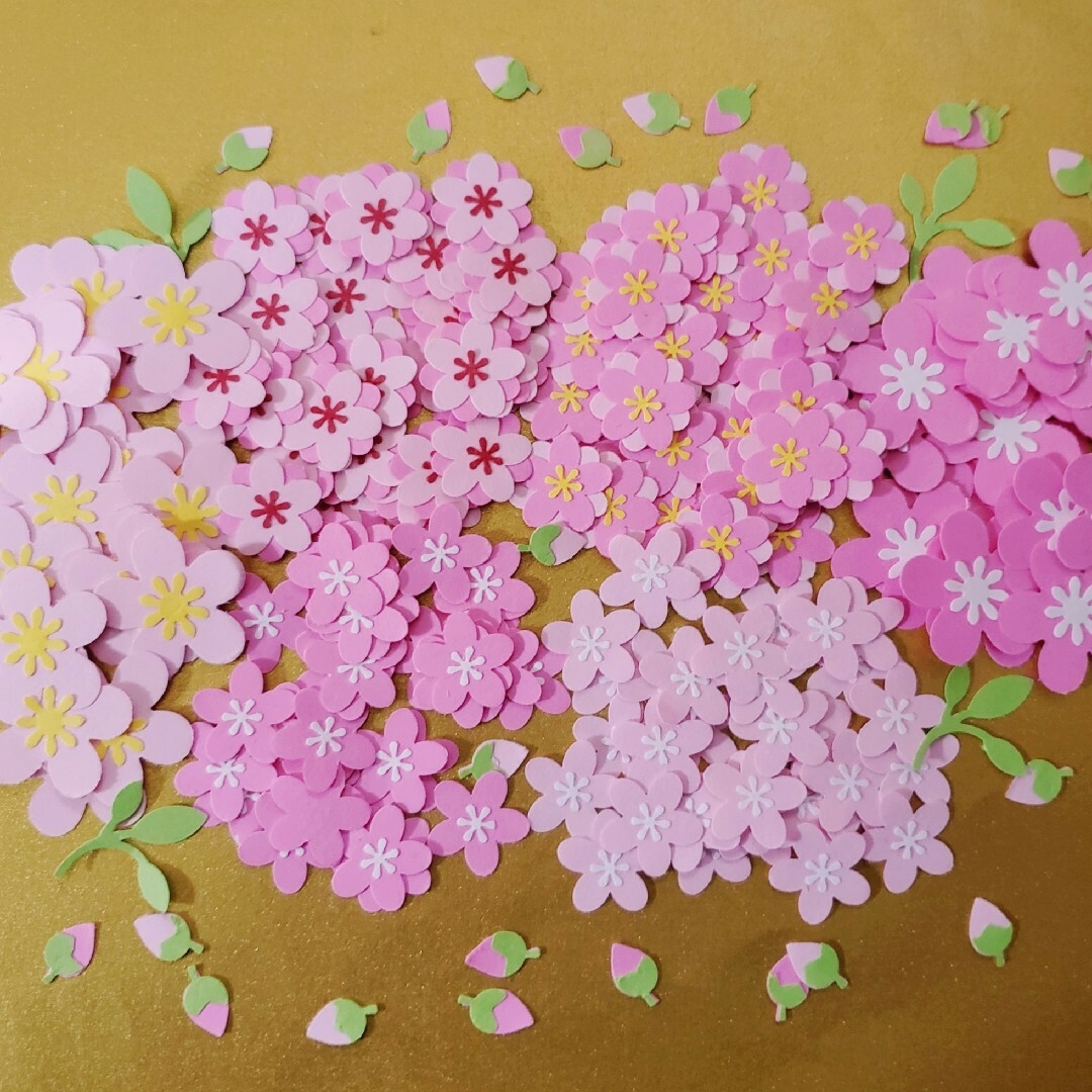 クラフトパンチ　桃の花　雛祭り　合計160枚ハンドメイド ハンドメイドの素材/材料(各種パーツ)の商品写真