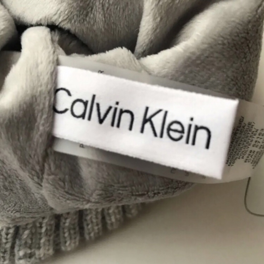 Calvin Klein(カルバンクライン)のレア新品 ck カルバンクライン USA レディース ポンポン ニット帽 グレー レディースの帽子(ニット帽/ビーニー)の商品写真