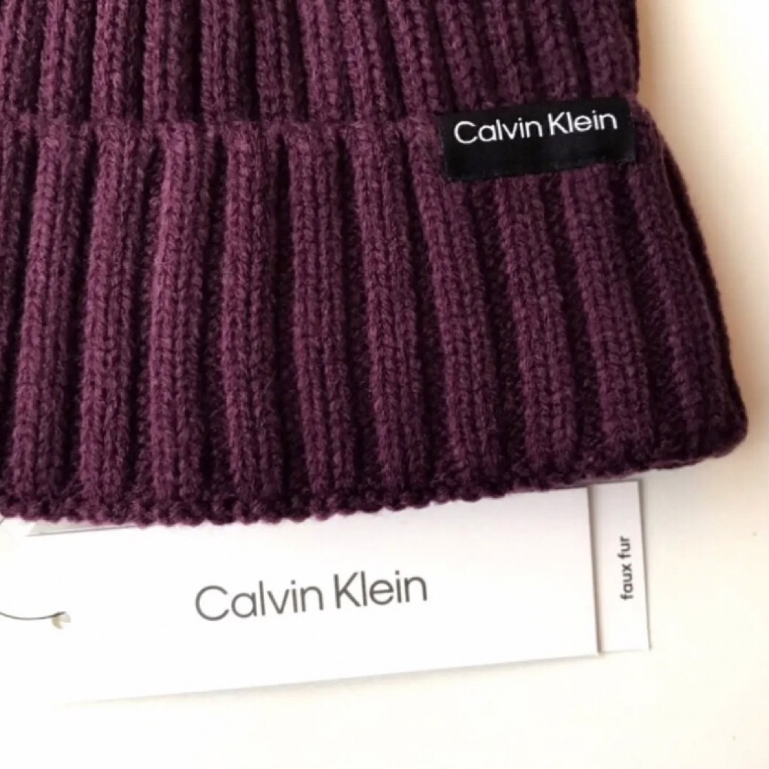 Calvin Klein(カルバンクライン)のレア 新品 カルバンクライン USA レディース ポンポン ニット帽  パープル レディースの帽子(ニット帽/ビーニー)の商品写真