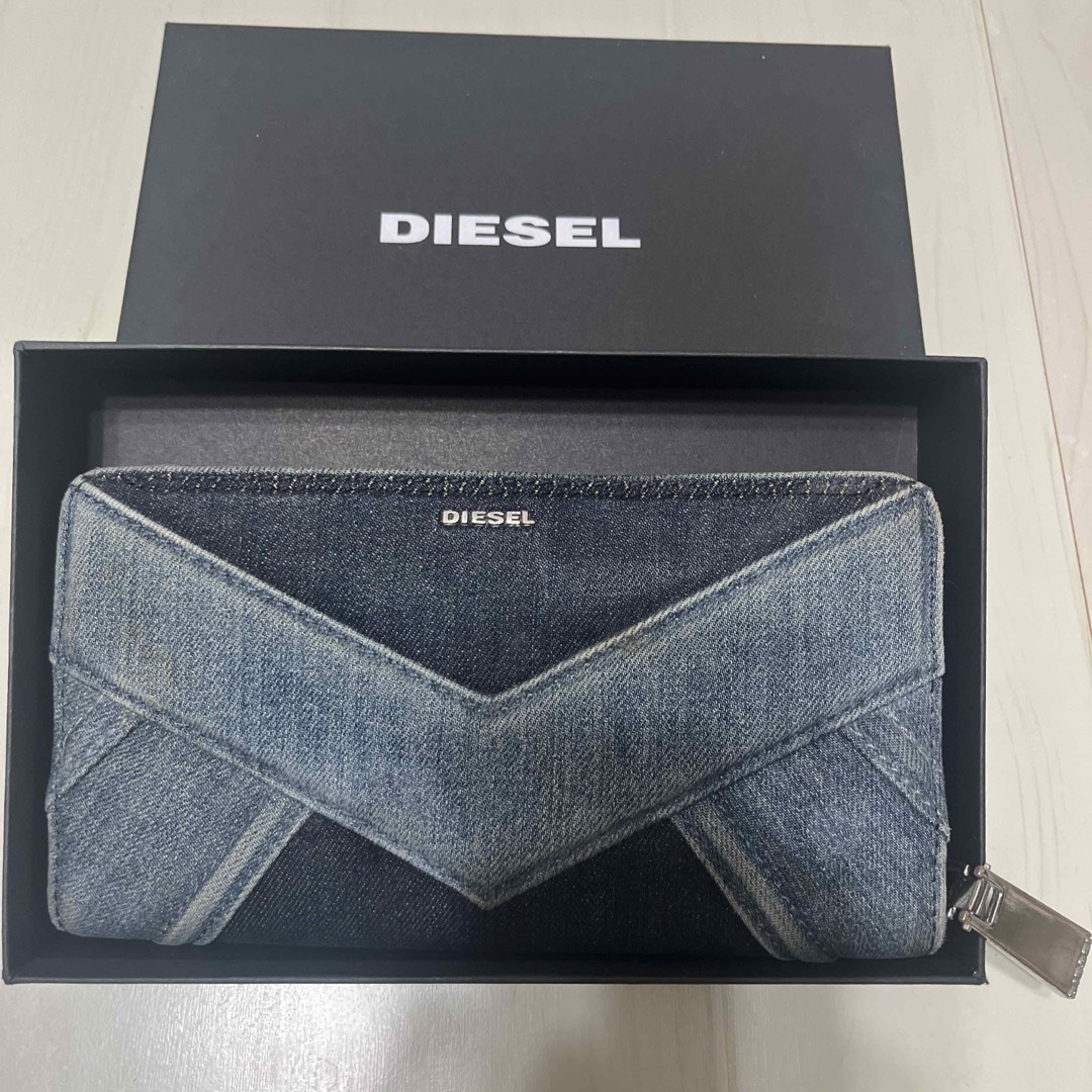 DIESEL(ディーゼル)のDIESEL 長財布 レディースのファッション小物(財布)の商品写真