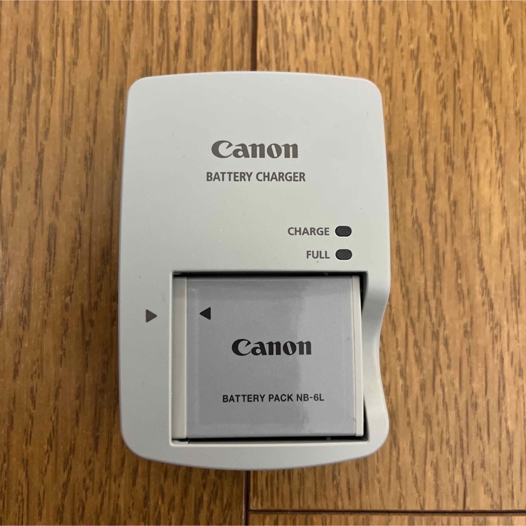 Canon(キヤノン)のCANON キャノン　充電器　バッテリー　純正　純正品　CB-2LY NB-6L スマホ/家電/カメラのスマートフォン/携帯電話(バッテリー/充電器)の商品写真