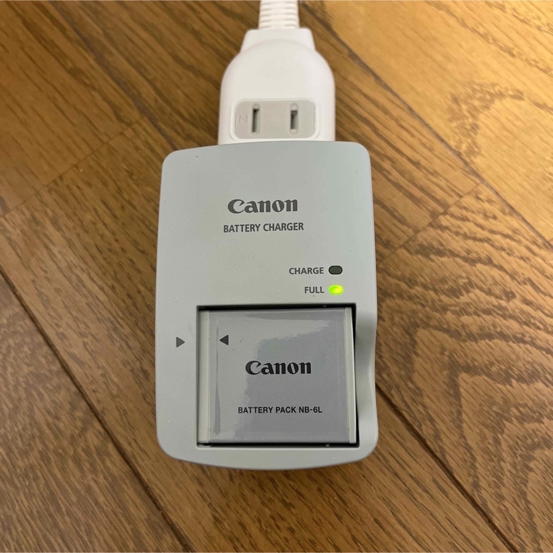 Canon(キヤノン)のCANON キャノン　充電器　バッテリー　純正　純正品　CB-2LY NB-6L スマホ/家電/カメラのスマートフォン/携帯電話(バッテリー/充電器)の商品写真