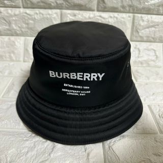 バーバリー(BURBERRY)の新品 バーバリー バケットハット ブラック ロゴ入り　Mサイズ(ハット)