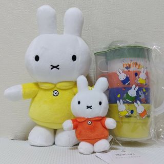 ミッフィー(miffy)のミッフィー　ぬいぐるみ　＆　ケース付スタッキングコップ4Pセット(キャラクターグッズ)