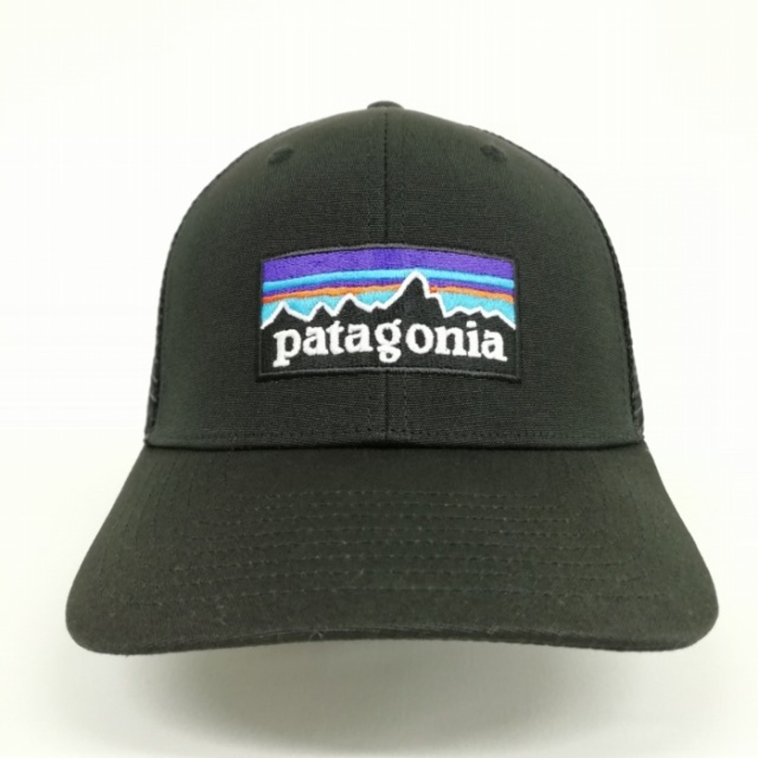 patagonia(パタゴニア)の38289 SP23 ロゴ トラッカーキャップ メッシュキャップ ブラック メンズの帽子(キャップ)の商品写真