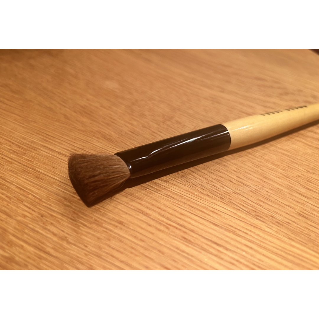 BOBBI BROWN(ボビイブラウン)のBOBBI BROWN EYE SHADER BRUSH コスメ/美容のメイク道具/ケアグッズ(ブラシ・チップ)の商品写真