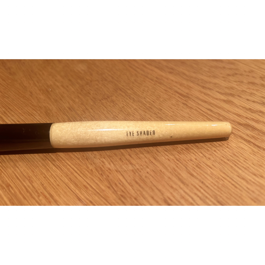 BOBBI BROWN(ボビイブラウン)のBOBBI BROWN EYE SHADER BRUSH コスメ/美容のメイク道具/ケアグッズ(ブラシ・チップ)の商品写真