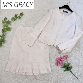 エムズグレイシー(M'S GRACY)のエムズグレイシー カメリア刺繍 スカート セットアップ  アイボリー 38(スーツ)