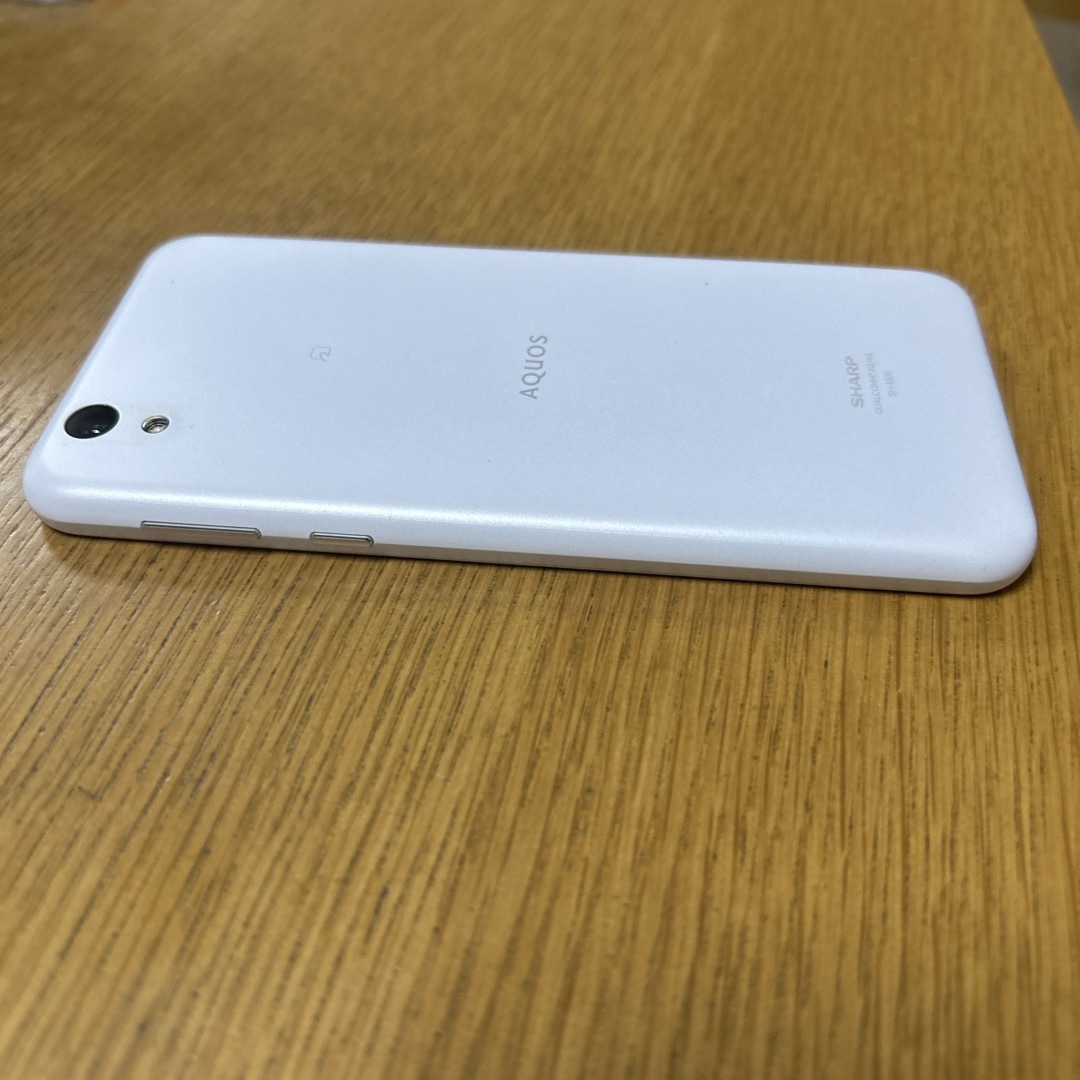 AQUOS(アクオス)のSHARP SH-M05 スマホ/家電/カメラのスマートフォン/携帯電話(スマートフォン本体)の商品写真