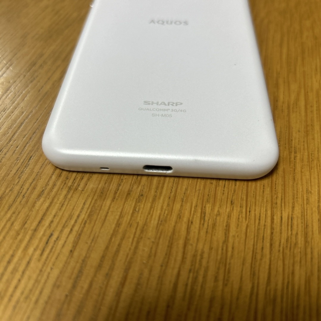 AQUOS(アクオス)のSHARP SH-M05 スマホ/家電/カメラのスマートフォン/携帯電話(スマートフォン本体)の商品写真