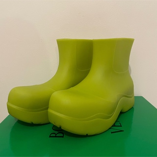 ボッテガ(Bottega Veneta) 靴/シューズ（グリーン・カーキ/緑色系）の