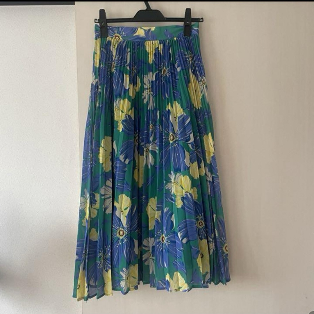 And Couture(アンドクチュール)の花柄　ロングスカート プリーツスカート レディースのスカート(ロングスカート)の商品写真
