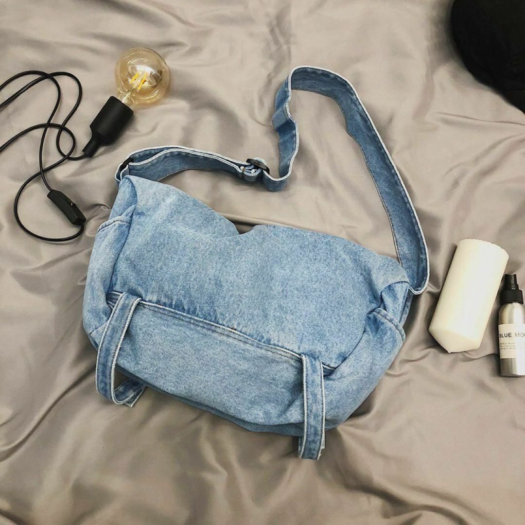 ショルダーバッグ　メッセンジャーバッグ　デニム　ユニセックス　ライトブルー メンズのバッグ(ショルダーバッグ)の商品写真