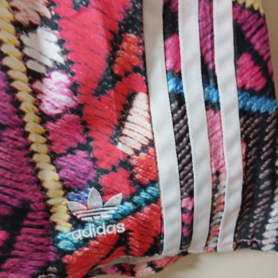 adidas(アディダス)のadidas　スカート レディースのスカート(ミニスカート)の商品写真