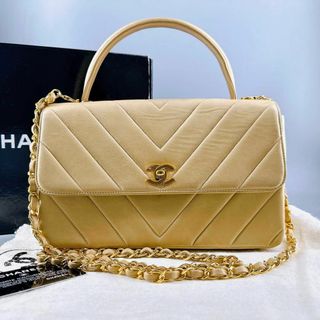 シャネル(CHANEL)の極美品 CHANEL シェブロン 2way ラムスキン Vステッチ ベージュ(ショルダーバッグ)