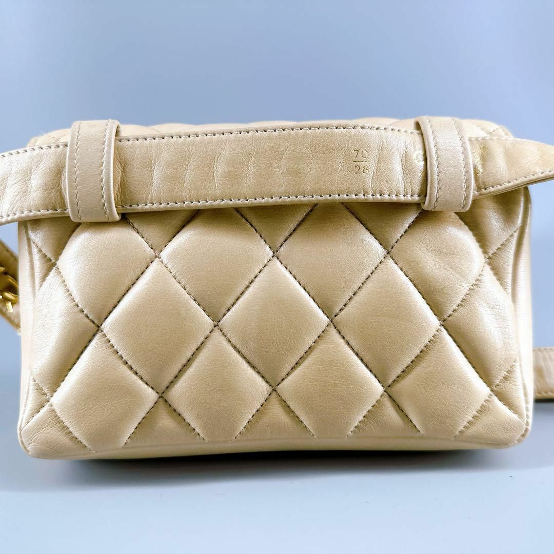 CHANEL - 極美品 CHANEL マトラッセ ボディバッグ ココマーク CHANEL - 極美品 CHANEL マトラッセ ボディバッグ ココマーク