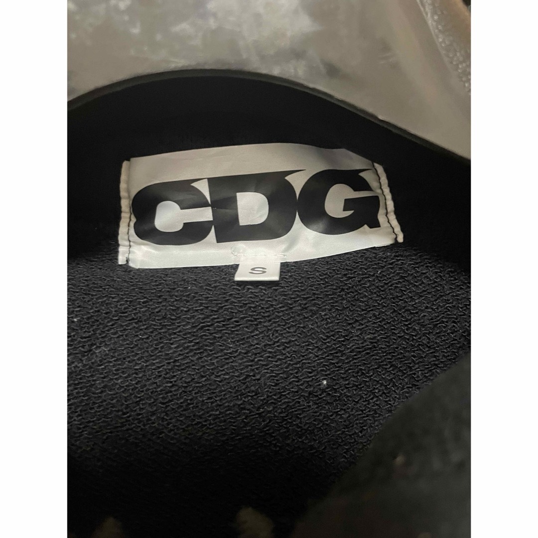 CDG（COMME des GARÇONS）(シーディージー)のCDG コムデギャルソン　ロゴジップパーカー メンズのトップス(パーカー)の商品写真