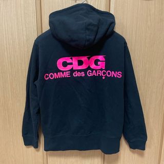 シーディージー(CDG（COMME des GARÇONS）)のCDG コムデギャルソン　ロゴジップパーカー(パーカー)