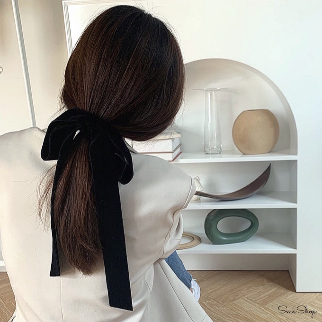 ロングリボン　ヘアゴム　シュシュ　ベロア　ヘアアレンジ　高見え　大人可愛い　韓国 レディースのヘアアクセサリー(ヘアゴム/シュシュ)の商品写真
