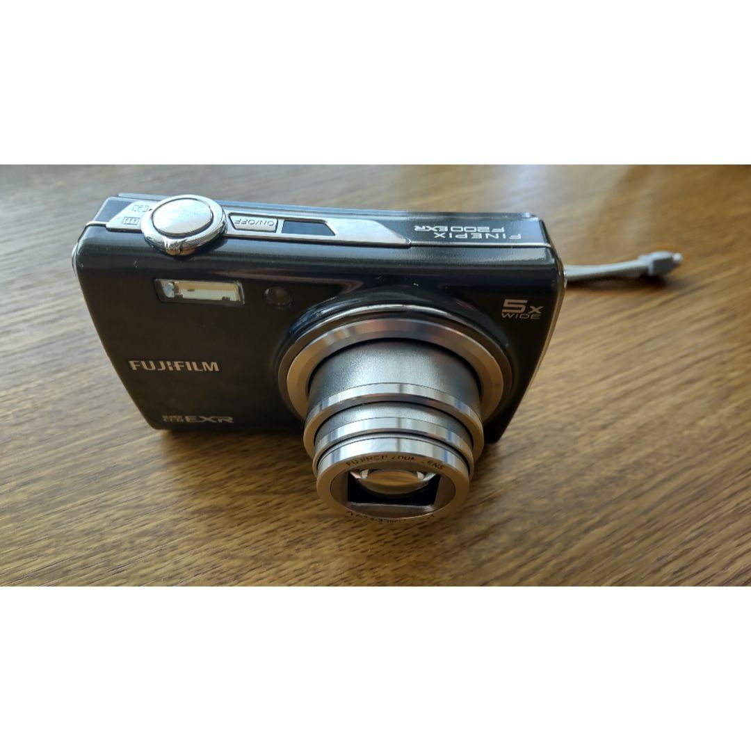 【中古品】FinePix F200EXR    スマホ/家電/カメラのカメラ(コンパクトデジタルカメラ)の商品写真