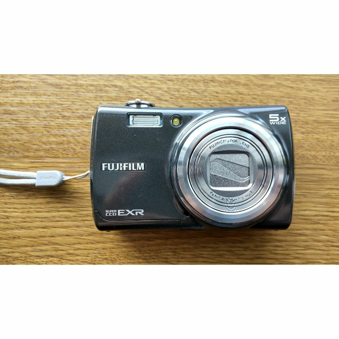 【中古品】FinePix F200EXR    スマホ/家電/カメラのカメラ(コンパクトデジタルカメラ)の商品写真