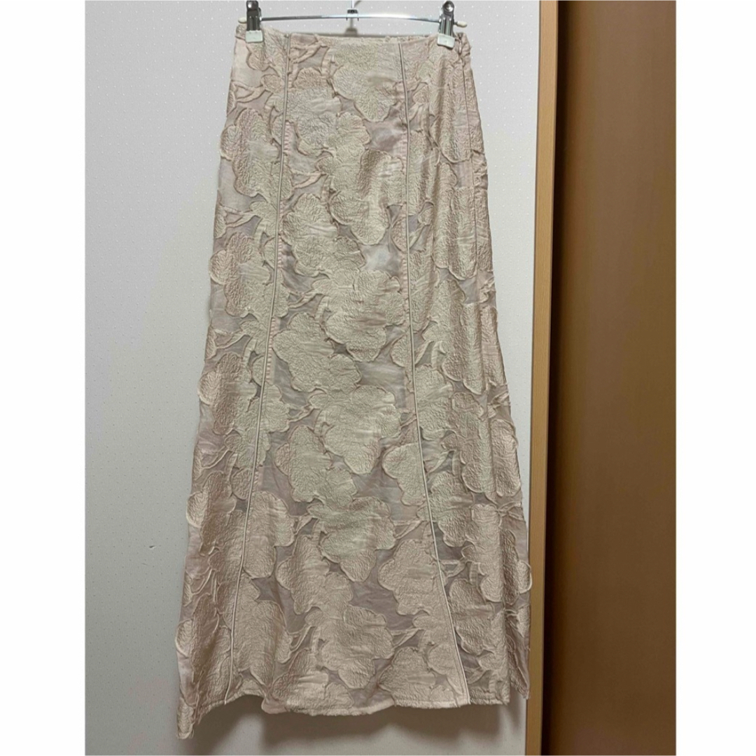 RANDA(ランダ)のランダ　フラワージャガードナロースカート レディースのスカート(ロングスカート)の商品写真