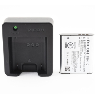 リコー(RICOH)のRICOH DB-110 BJ-11 純正バッテリー　充電器セット(バッテリー/充電器)