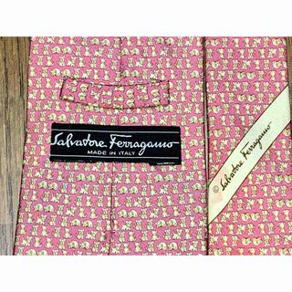 サルヴァトーレフェラガモ(Salvatore Ferragamo)の🇮🇹極美品フェラガモ🇮🇹④可愛いワンちゃん柄ネクタイ(ネクタイ)