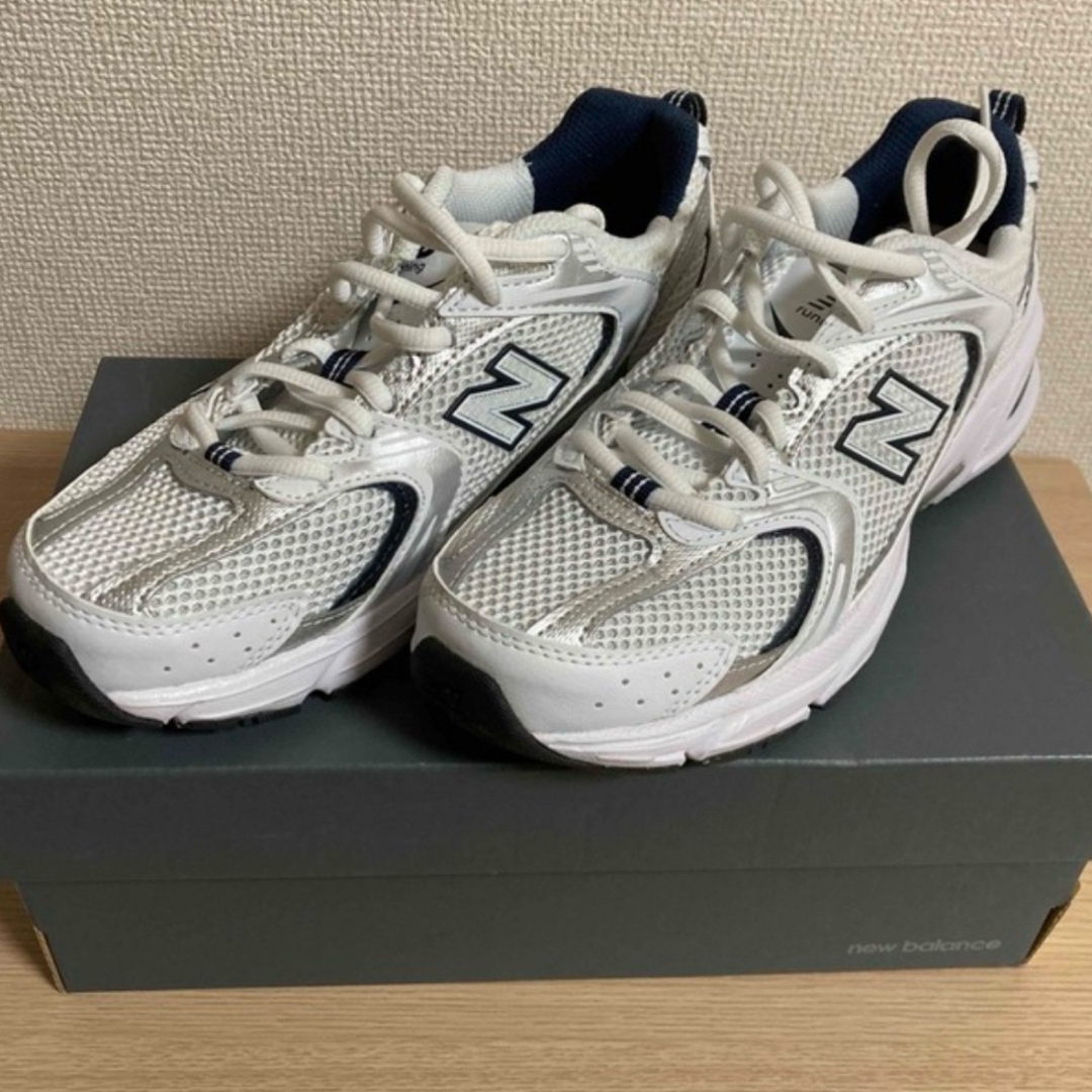 New Balance(ニューバランス)のNEW BALANCE MR530SG 25cm ★男女共用★ メンズの靴/シューズ(スニーカー)の商品写真