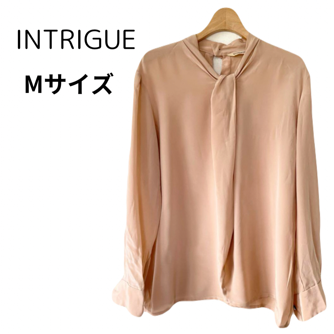 【美品】INTRIGUE ブラウス シルク 上品 綺麗 サーモンピンク M レディースのトップス(シャツ/ブラウス(長袖/七分))の商品写真