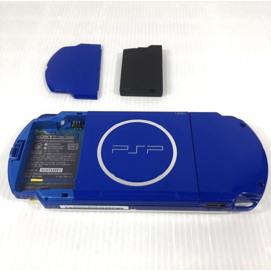 PlayStation Portable(プレイステーションポータブル)のPSP バリューパック 3000 ホワイト/ブルー エンタメ/ホビーのゲームソフト/ゲーム機本体(家庭用ゲーム機本体)の商品写真